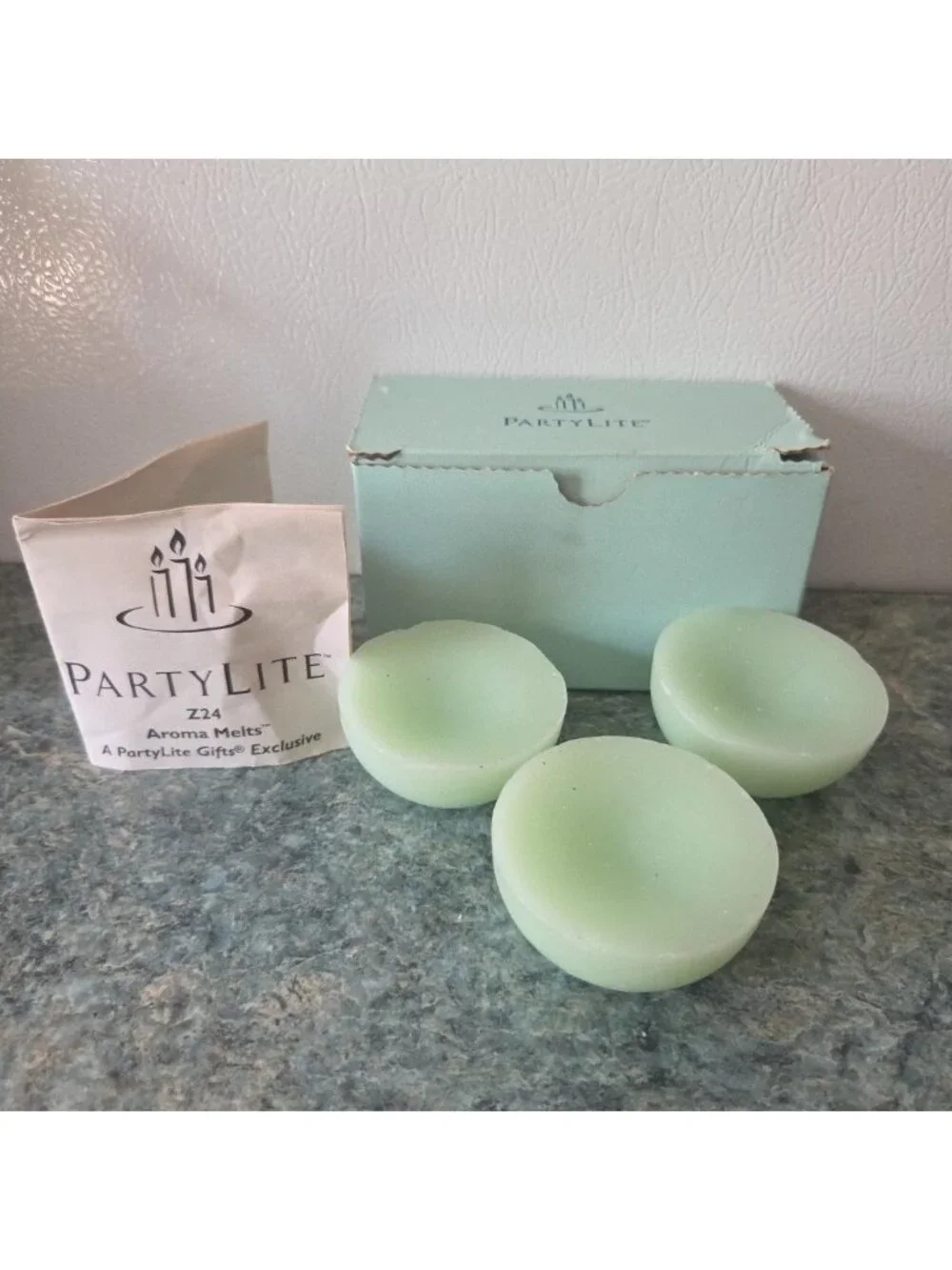 3 PartyLite Honeydew Aroma Melts in box 2 1/4" Diameter Z2452 - Picture 1 of 7